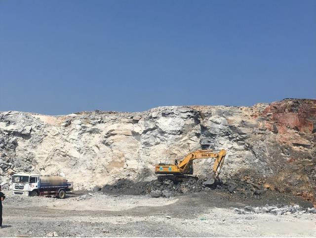 桂林石灰?guī)r礦以3000萬(wàn)元起拍，2435萬(wàn)噸砂石儲(chǔ)量礦權(quán)出讓20年引關(guān)注