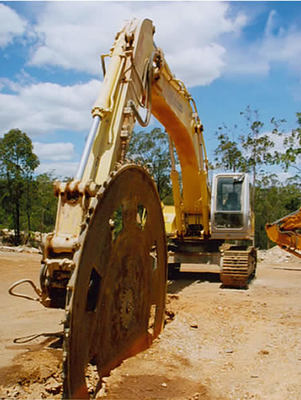 礦山開采實(shí)圖 走進(jìn)深圳市希利頓砂巖實(shí)業(yè)的源頭與工藝展示